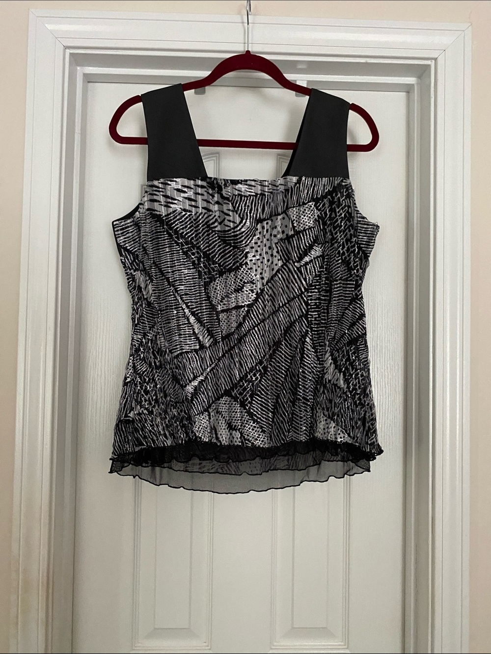 Draper’s and Damon’s Black & White Layered Printed Chiffon Camisole size‎ Large - Picture 2 of 5